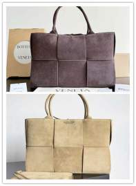 Picture of Bottega Veneta Handbags _SKUfw199736795fw